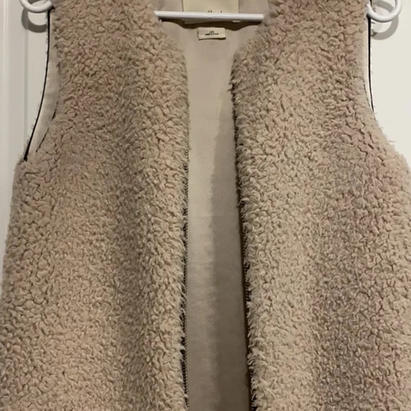 Faux fur vest - Picture 3 of 7